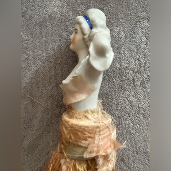 Vintage Victorian Porcelain Half Doll Vanity /Crumb Whisk Brush - Picture 6 of 8